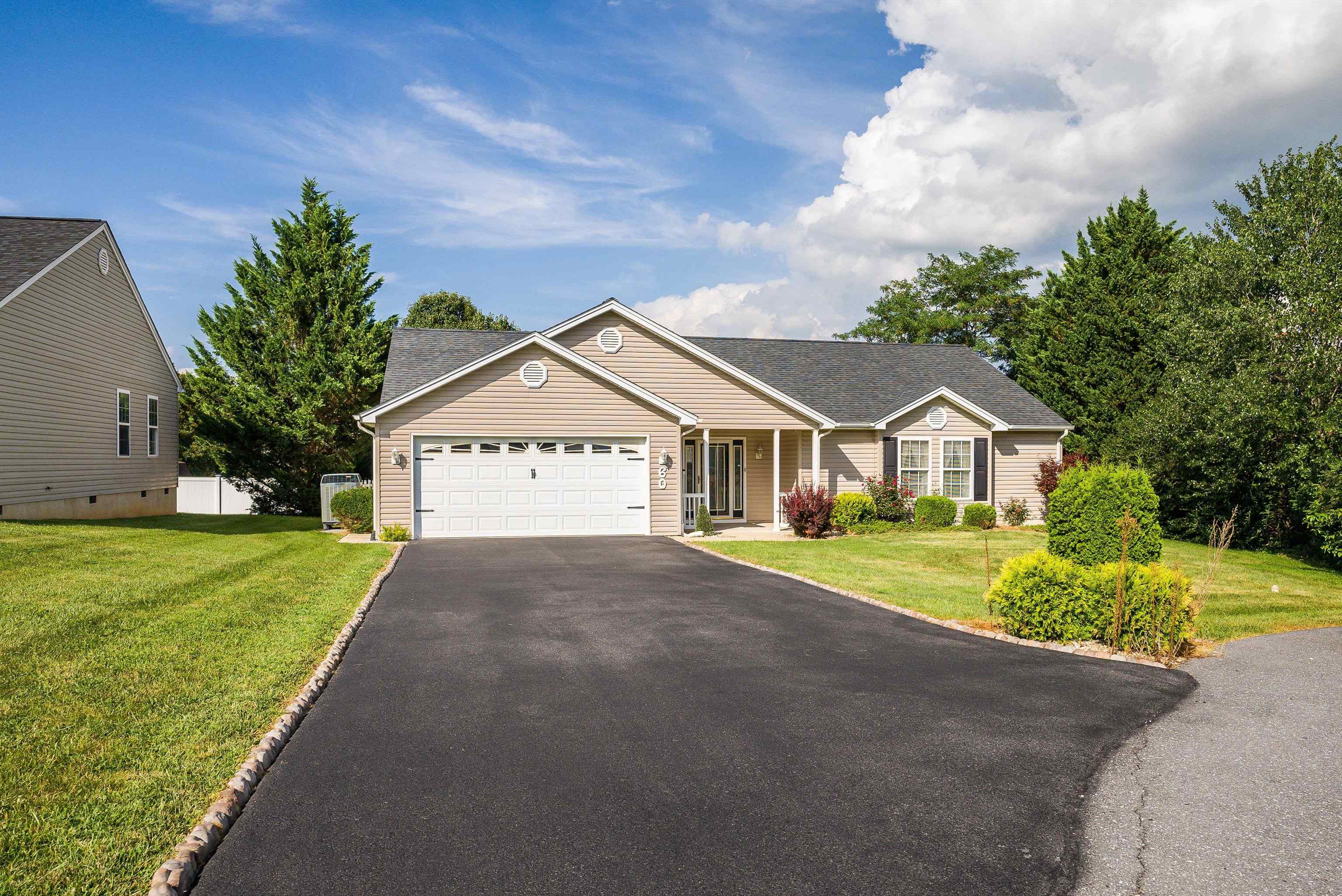 60 CARROLLTON CT, WEYERS CAVE, Virginia 24486, 3 Bedrooms Bedrooms, ,2 BathroomsBathrooms,Residential,60 CARROLLTON CT,668023 MLS # 668023