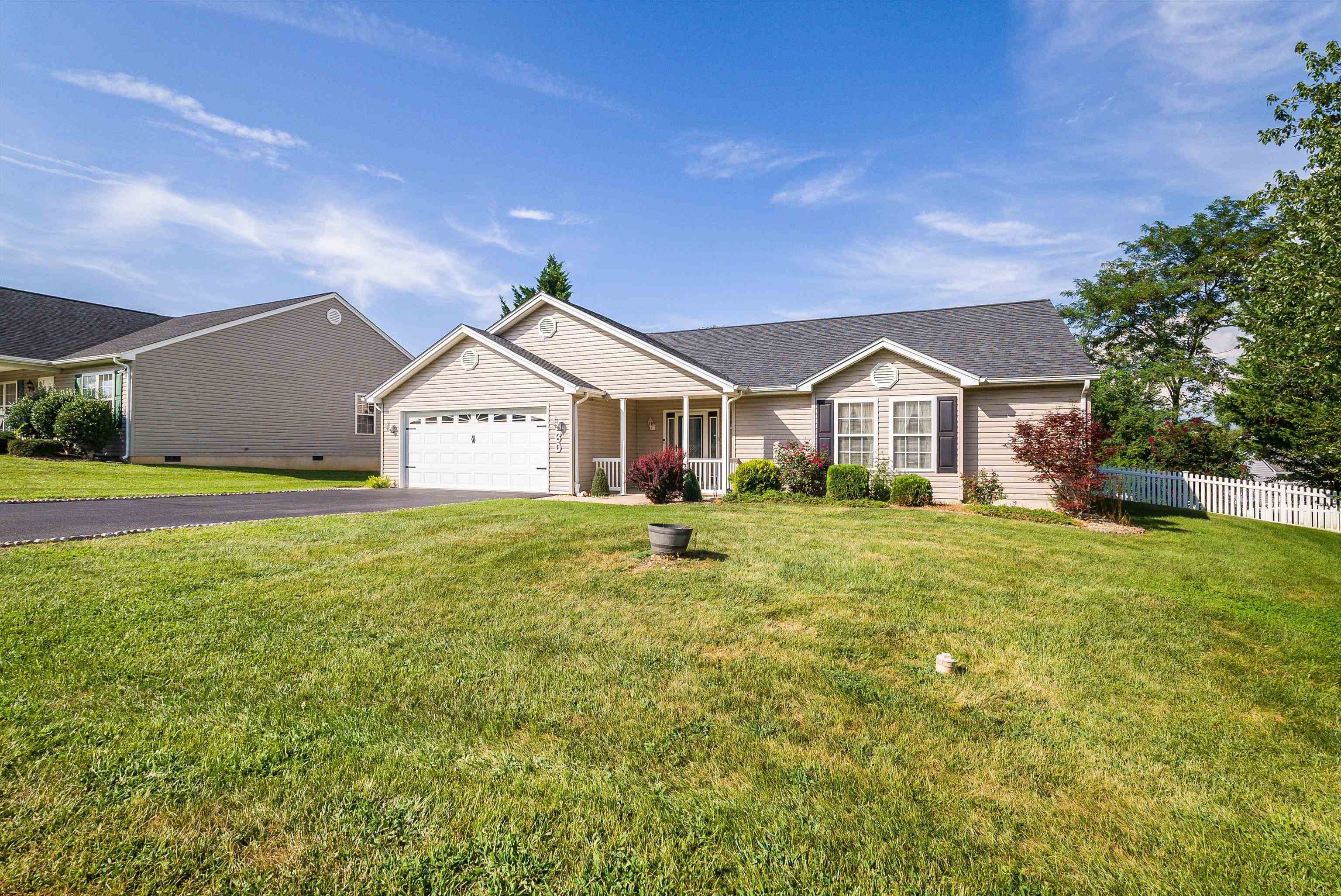 60 CARROLLTON CT, WEYERS CAVE, Virginia 24486, 3 Bedrooms Bedrooms, ,2 BathroomsBathrooms,Residential,60 CARROLLTON CT,668023 MLS # 668023