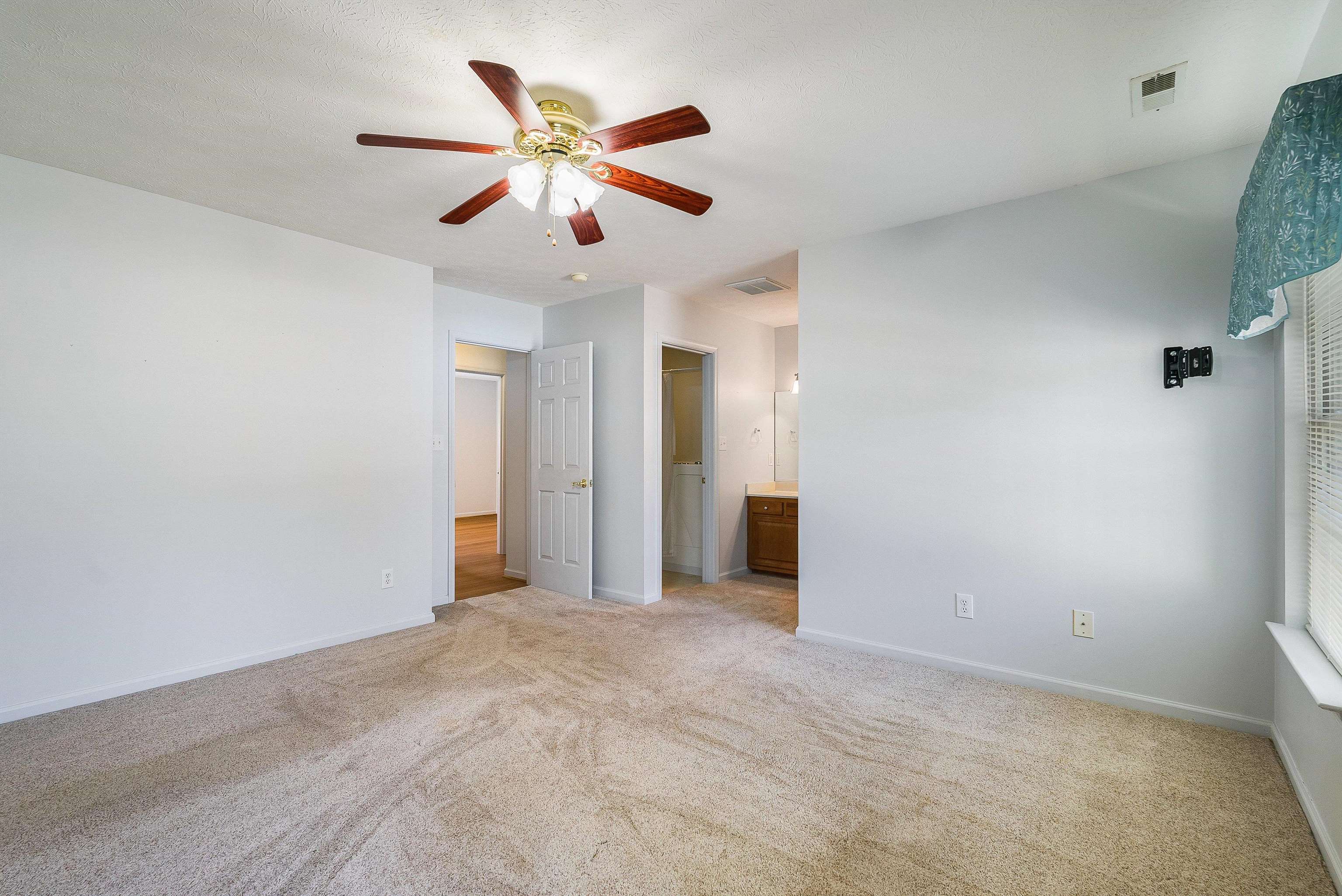 60 CARROLLTON CT, WEYERS CAVE, Virginia 24486, 3 Bedrooms Bedrooms, ,2 BathroomsBathrooms,Residential,60 CARROLLTON CT,668023 MLS # 668023