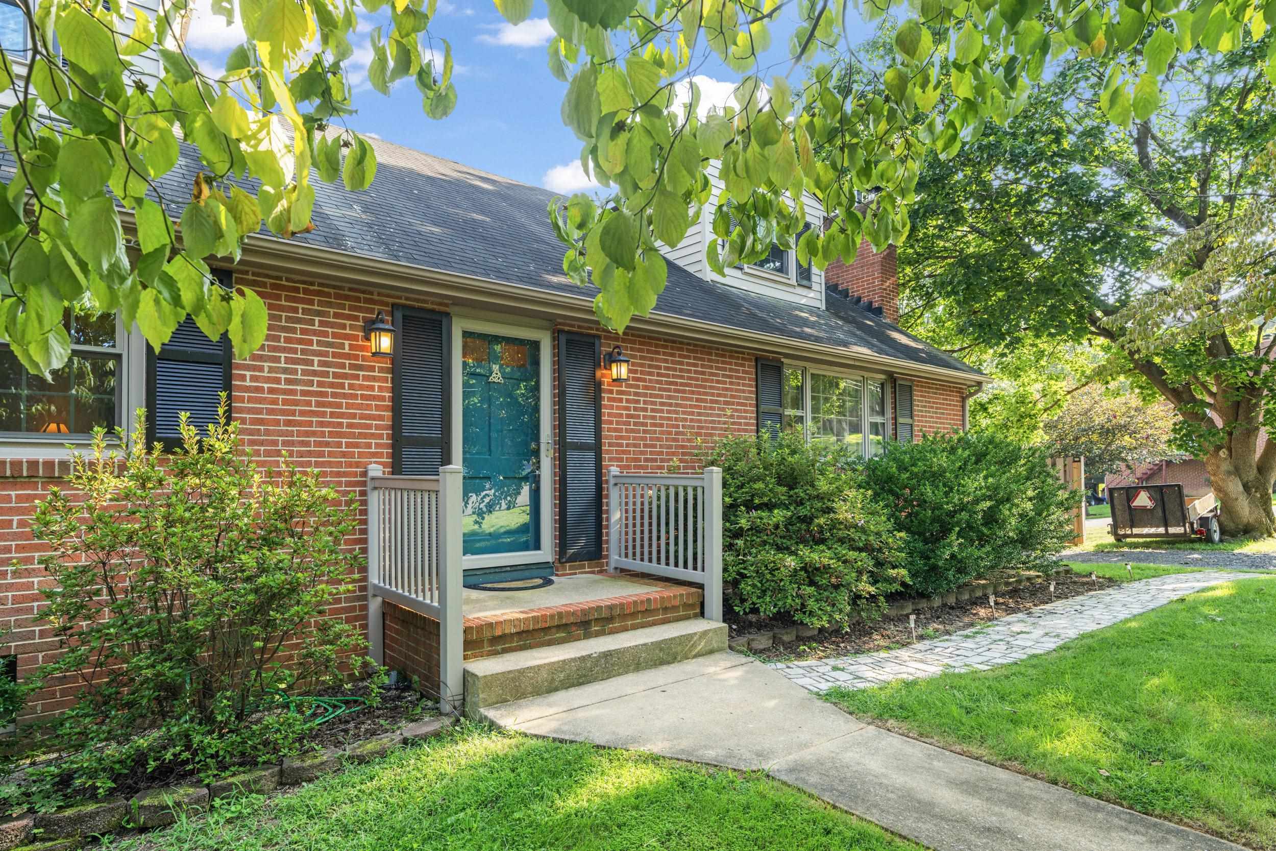 208 BURNLEY DR, STAUNTON, Virginia 24401, 4 Bedrooms Bedrooms, ,2 BathroomsBathrooms,Residential,208 BURNLEY DR,668025 MLS # 668025