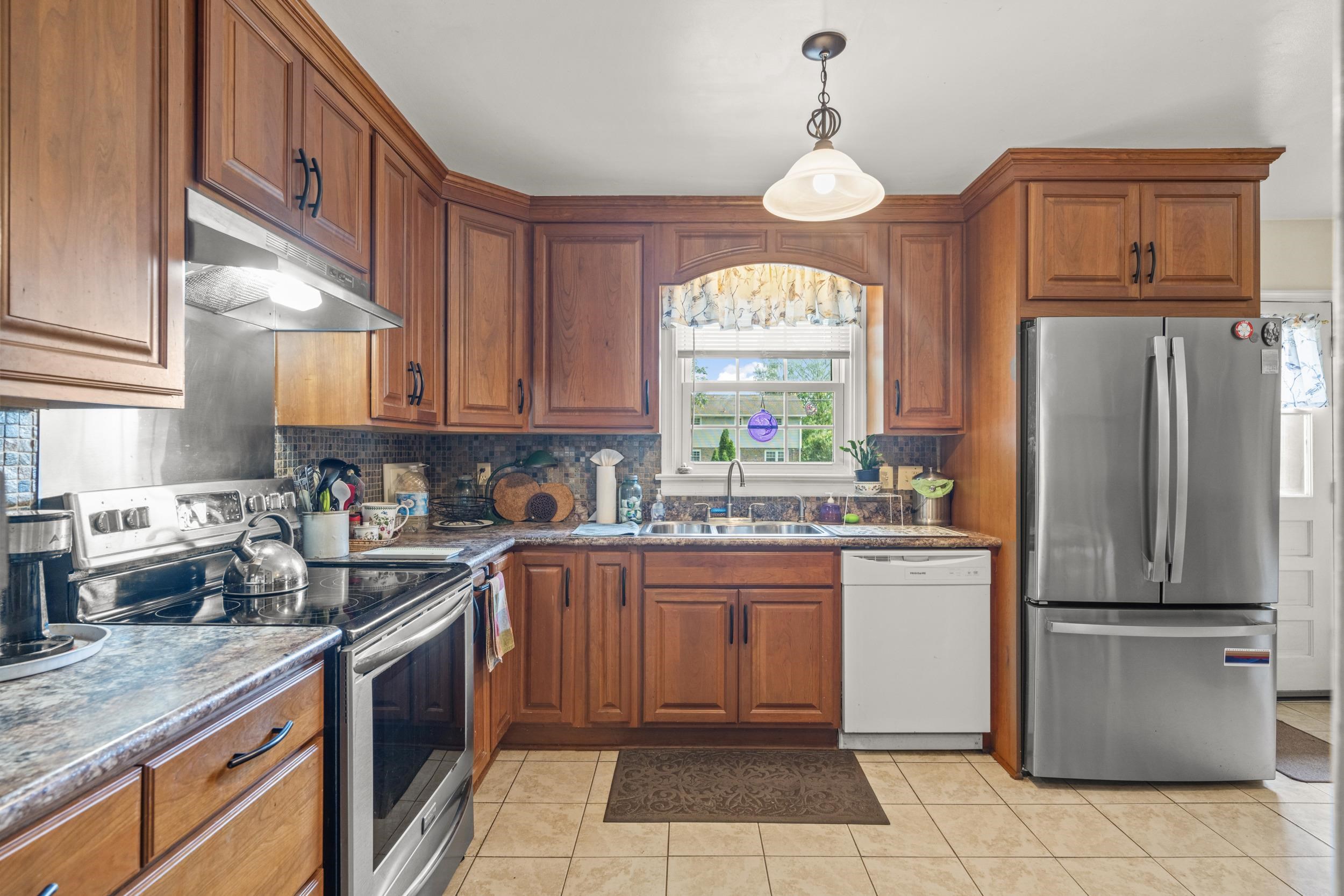 208 BURNLEY DR, STAUNTON, Virginia 24401, 4 Bedrooms Bedrooms, ,2 BathroomsBathrooms,Residential,208 BURNLEY DR,668025 MLS # 668025