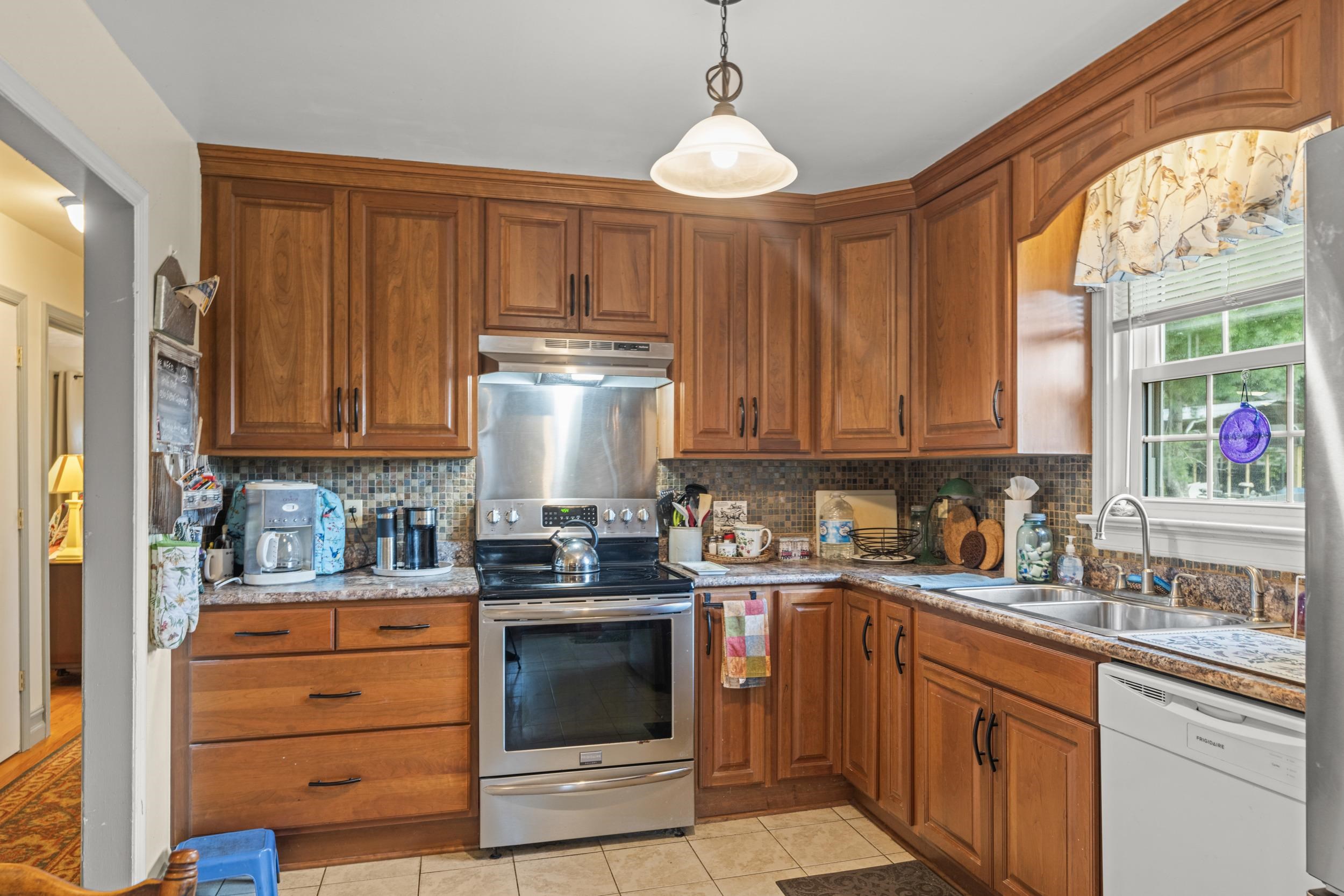 208 BURNLEY DR, STAUNTON, Virginia 24401, 4 Bedrooms Bedrooms, ,2 BathroomsBathrooms,Residential,208 BURNLEY DR,668025 MLS # 668025