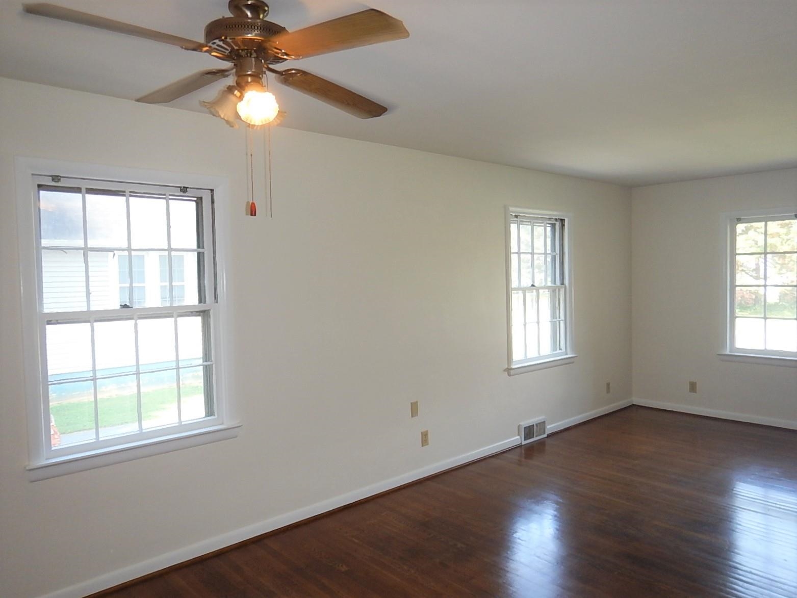 1842 LYNDHURST RD, WAYNESBORO, Virginia 22980, 3 Bedrooms Bedrooms, ,1 BathroomBathrooms,Residential,1842 LYNDHURST RD,668028 MLS # 668028