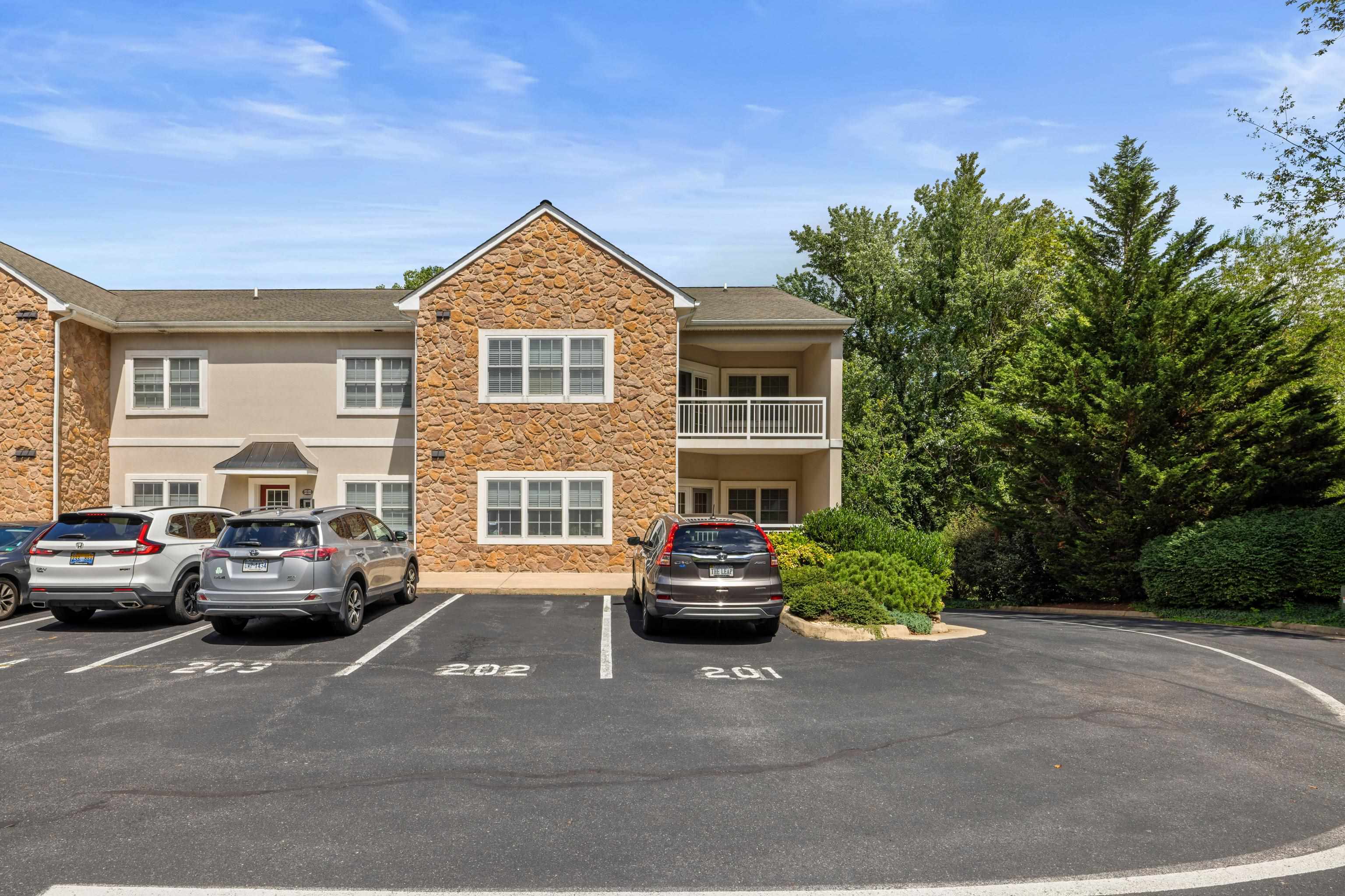 1410 N COALTER ST, STAUNTON, Virginia 24401, 2 Bedrooms Bedrooms, ,2 BathroomsBathrooms,Residential,1410 N COALTER ST,668034 MLS # 668034