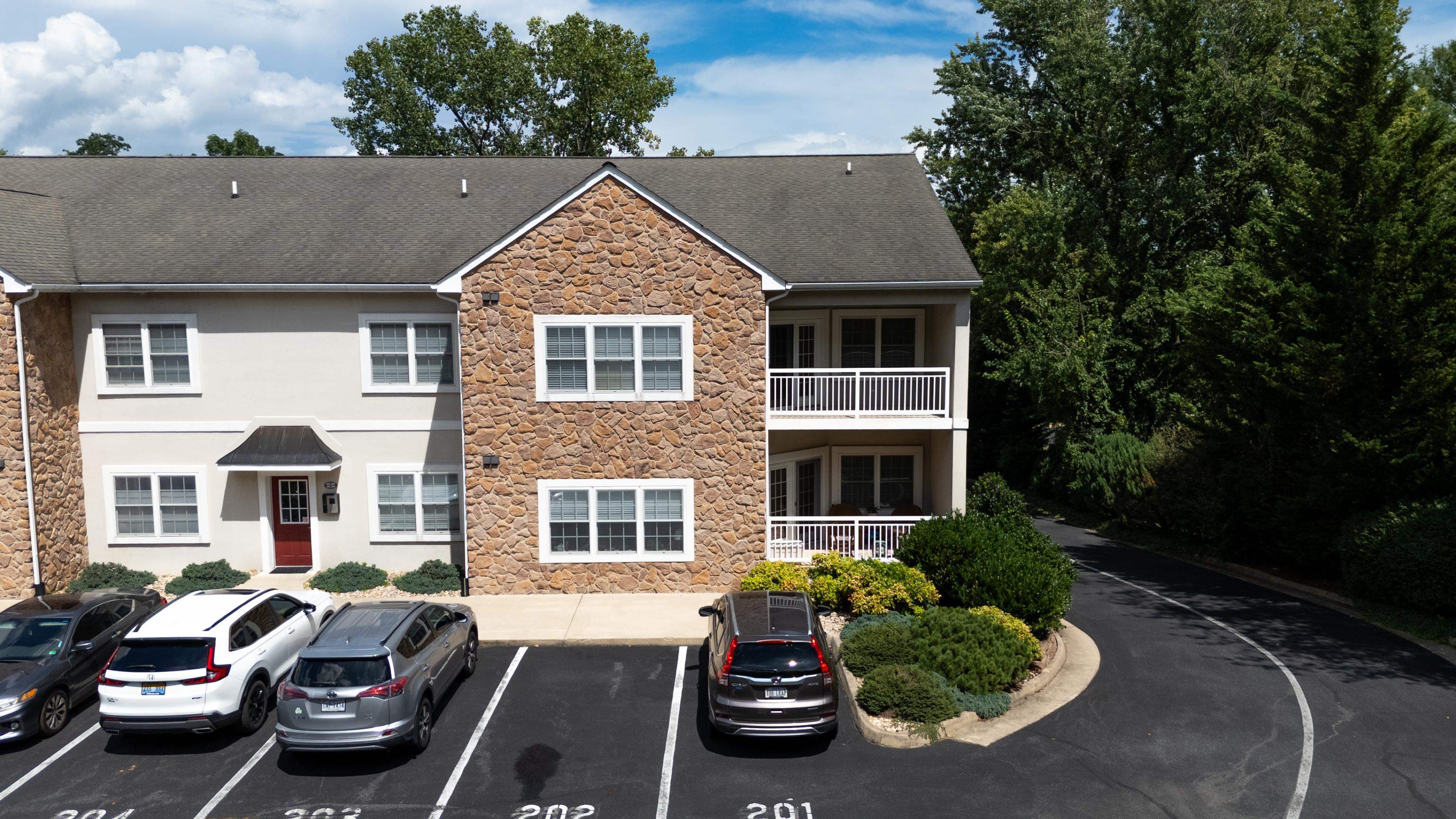 1410 N COALTER ST, STAUNTON, Virginia 24401, 2 Bedrooms Bedrooms, ,2 BathroomsBathrooms,Residential,1410 N COALTER ST,668034 MLS # 668034