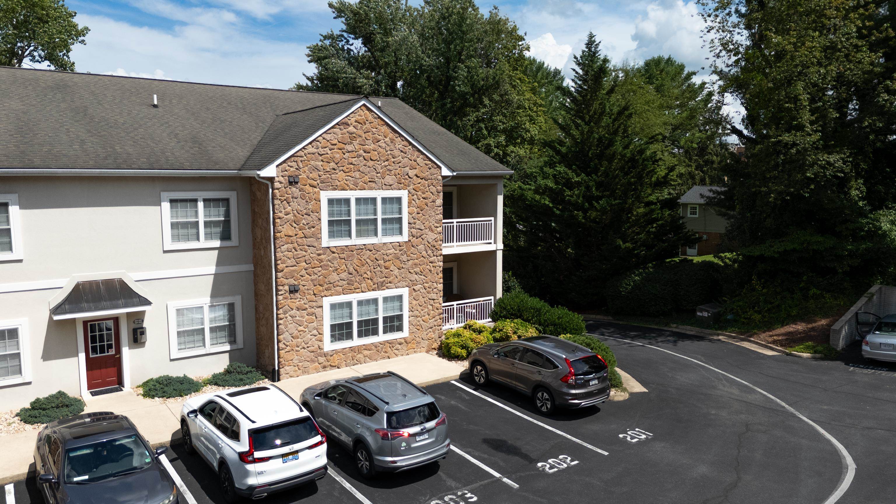 1410 N COALTER ST, STAUNTON, Virginia 24401, 2 Bedrooms Bedrooms, ,2 BathroomsBathrooms,Residential,1410 N COALTER ST,668034 MLS # 668034