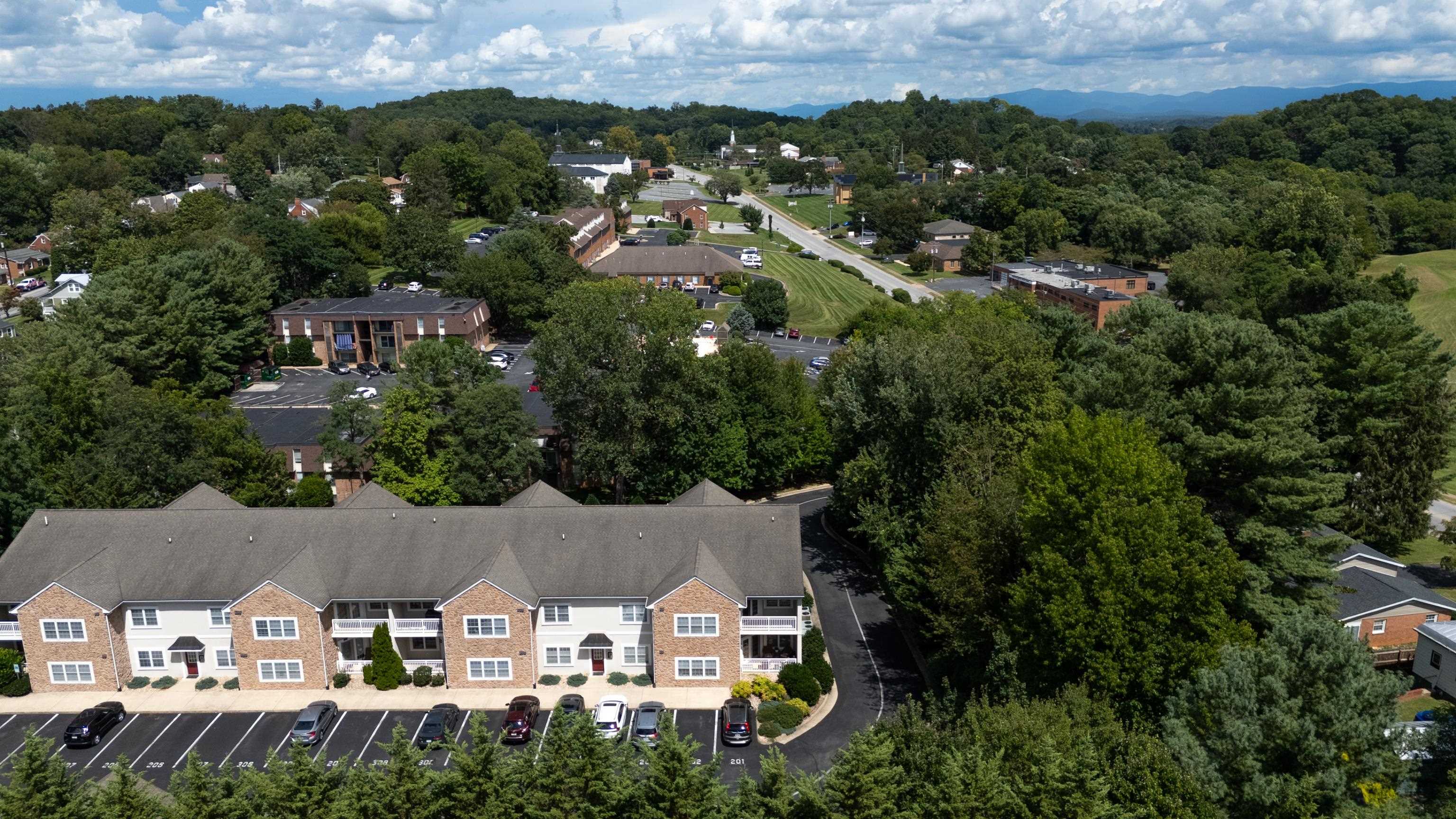 1410 N COALTER ST, STAUNTON, Virginia 24401, 2 Bedrooms Bedrooms, ,2 BathroomsBathrooms,Residential,1410 N COALTER ST,668034 MLS # 668034