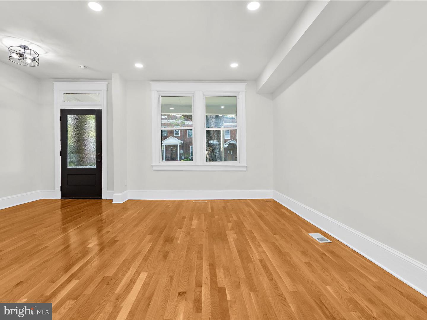 917 DECATUR ST NW, WASHINGTON, District Of Columbia 20011, 3 Bedrooms Bedrooms, ,2 BathroomsBathrooms,Residential,For sale,917 DECATUR ST NW,DCDC2209890 MLS # DCDC2209890