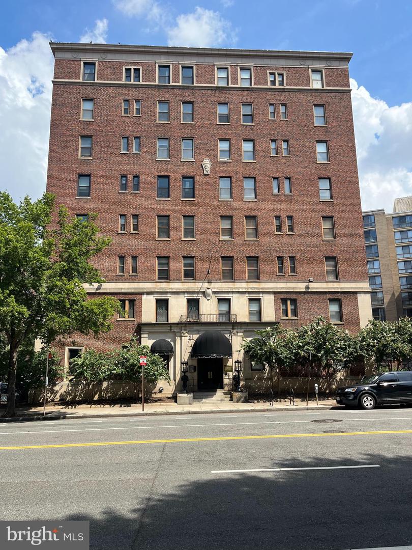 1133 13TH ST NW #402, WASHINGTON, District Of Columbia 20005, 1 Bedroom Bedrooms, ,1 BathroomBathrooms,Residential,For sale,1133 13TH ST NW #402,DCDC2215576 MLS # DCDC2215576