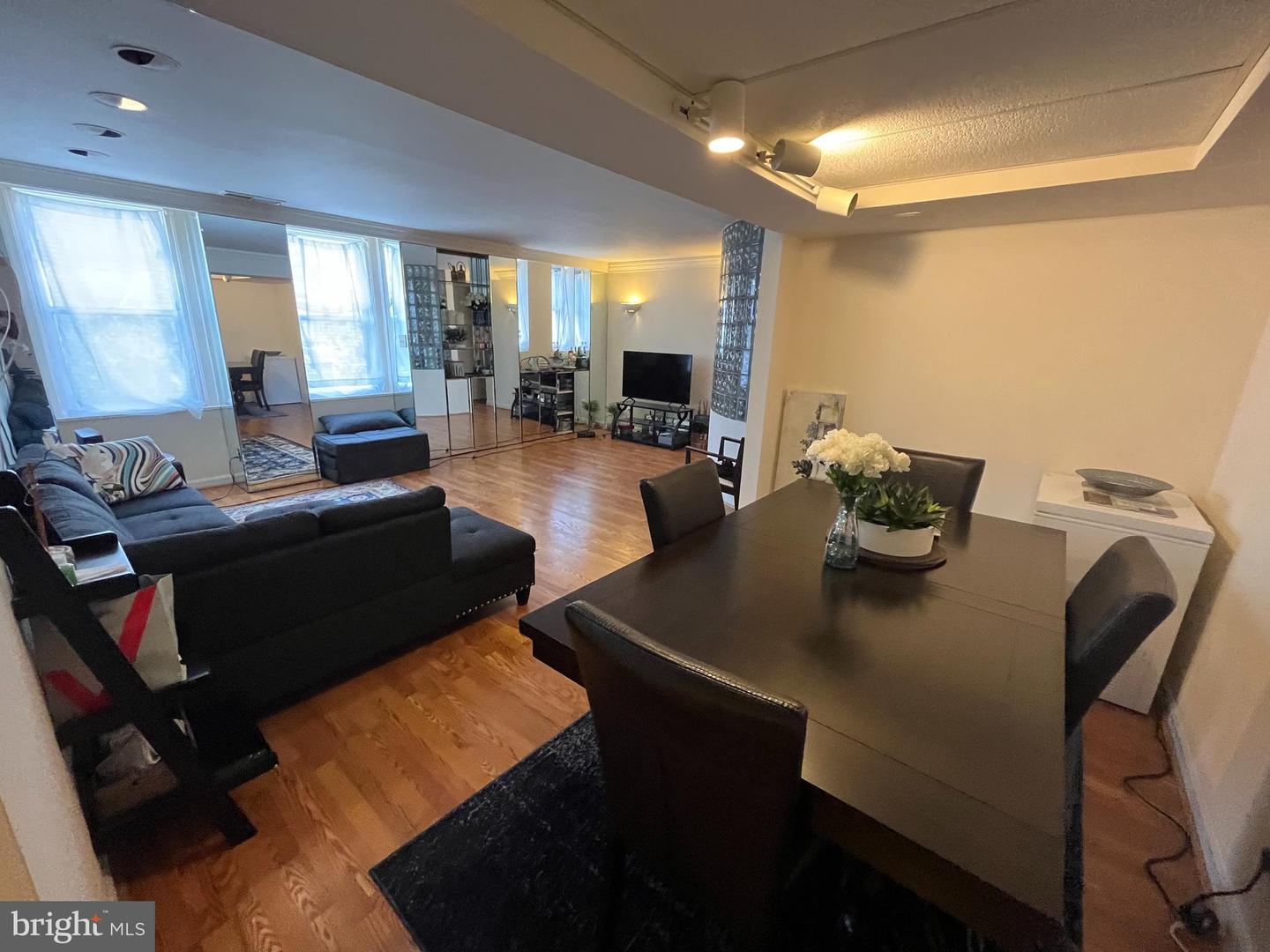 1133 13TH ST NW #402, WASHINGTON, District Of Columbia 20005, 1 Bedroom Bedrooms, ,1 BathroomBathrooms,Residential,For sale,1133 13TH ST NW #402,DCDC2215576 MLS # DCDC2215576