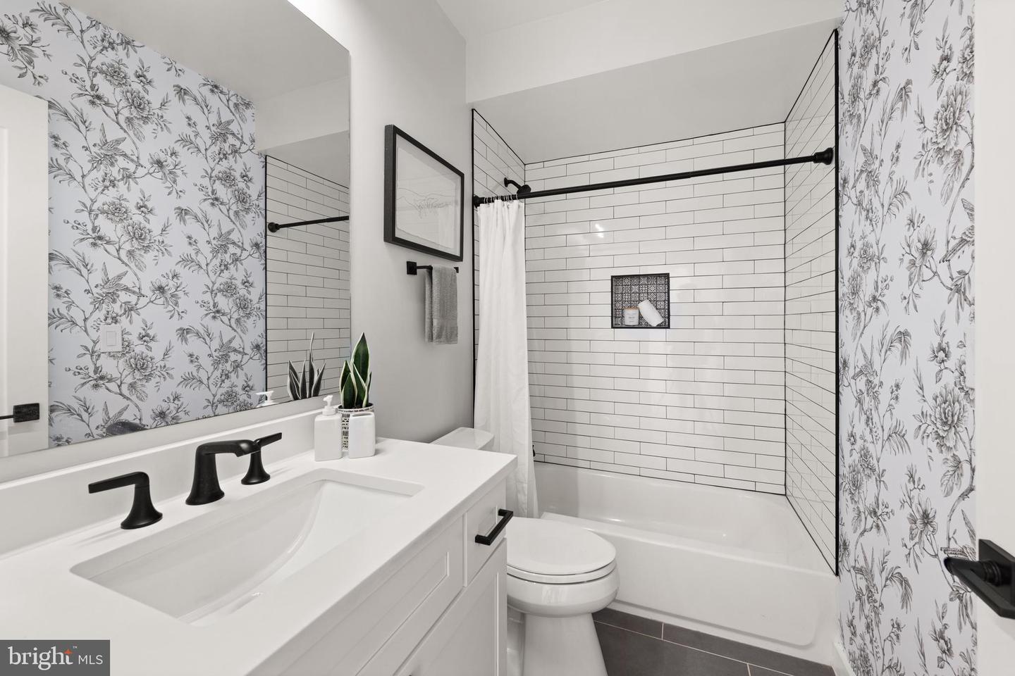 2612 UNIVERSITY PL NW #8, WASHINGTON, District Of Columbia 20009, 2 Bedrooms Bedrooms, ,2 BathroomsBathrooms,Residential,For sale,2612 UNIVERSITY PL NW #8,DCDC2215674 MLS # DCDC2215674