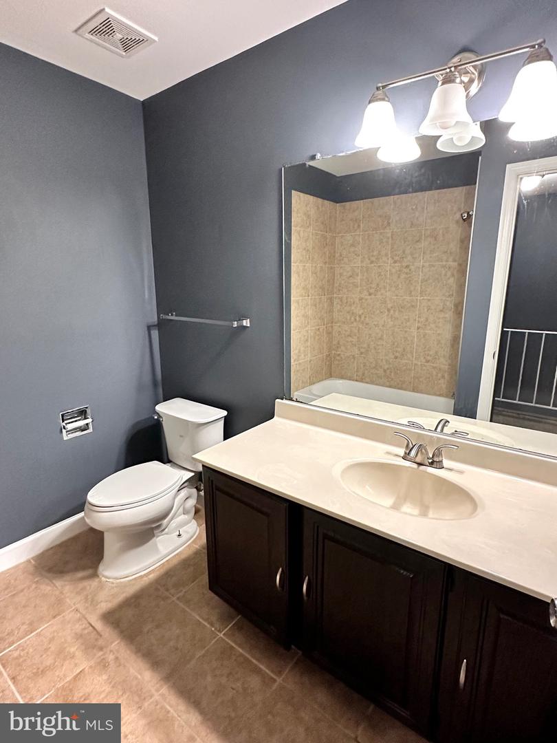 7428 ERSKA WOODS CT, SPRINGFIELD, Virginia 22153, 3 Bedrooms Bedrooms, ,3 BathroomsBathrooms,Residential,For sale,7428 ERSKA WOODS CT,VAFX2262210 MLS # VAFX2262210