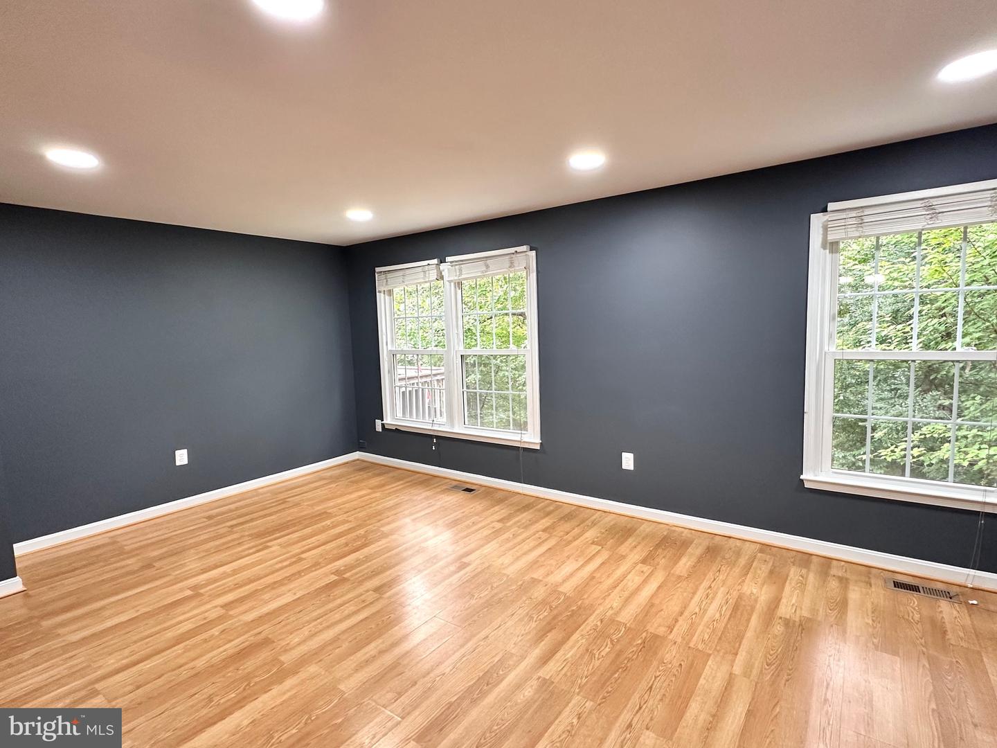 7428 ERSKA WOODS CT, SPRINGFIELD, Virginia 22153, 3 Bedrooms Bedrooms, ,3 BathroomsBathrooms,Residential,For sale,7428 ERSKA WOODS CT,VAFX2262210 MLS # VAFX2262210