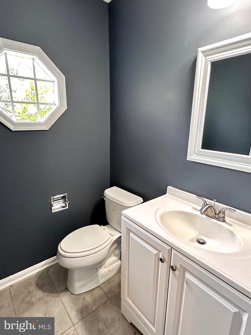 7428 ERSKA WOODS CT, SPRINGFIELD, Virginia 22153, 3 Bedrooms Bedrooms, ,3 BathroomsBathrooms,Residential,For sale,7428 ERSKA WOODS CT,VAFX2262210 MLS # VAFX2262210