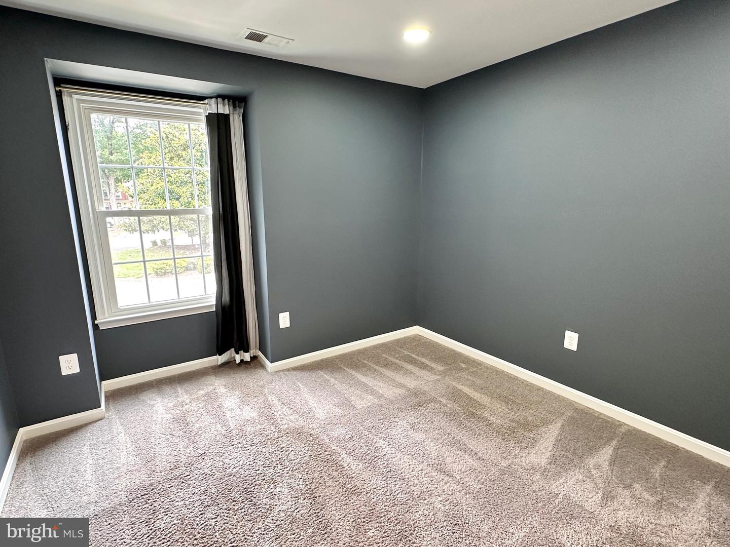 7428 ERSKA WOODS CT, SPRINGFIELD, Virginia 22153, 3 Bedrooms Bedrooms, ,3 BathroomsBathrooms,Residential,For sale,7428 ERSKA WOODS CT,VAFX2262210 MLS # VAFX2262210