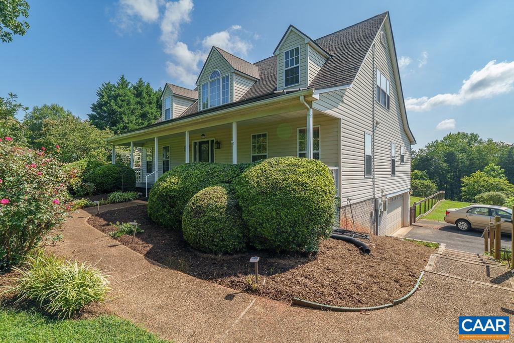 2733 SOUTHERN HILLS CT, NORTH GARDEN, Virginia 22959, 4 Bedrooms Bedrooms, ,3 BathroomsBathrooms,Residential,For sale,2733 SOUTHERN HILLS CT,668033 MLS # 668033