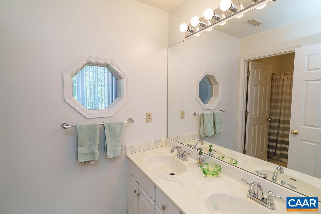 2733 SOUTHERN HILLS CT, NORTH GARDEN, Virginia 22959, 4 Bedrooms Bedrooms, ,3 BathroomsBathrooms,Residential,For sale,2733 SOUTHERN HILLS CT,668033 MLS # 668033