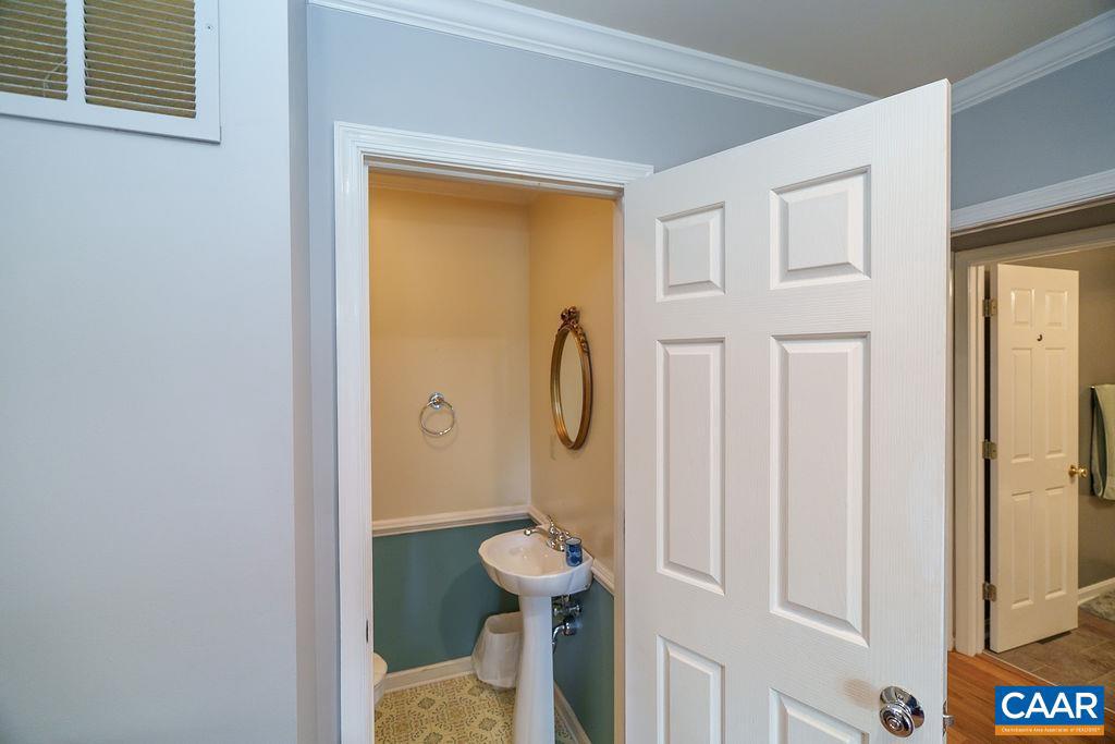 2733 SOUTHERN HILLS CT, NORTH GARDEN, Virginia 22959, 4 Bedrooms Bedrooms, ,3 BathroomsBathrooms,Residential,For sale,2733 SOUTHERN HILLS CT,668033 MLS # 668033