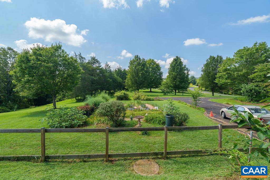 2733 SOUTHERN HILLS CT, NORTH GARDEN, Virginia 22959, 4 Bedrooms Bedrooms, ,3 BathroomsBathrooms,Residential,For sale,2733 SOUTHERN HILLS CT,668033 MLS # 668033