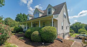 2733 SOUTHERN HILLS CT, NORTH GARDEN, Virginia 22959, 4 Bedrooms Bedrooms, ,3 BathroomsBathrooms,Residential,For sale,2733 SOUTHERN HILLS CT,668033 MLS # 668033