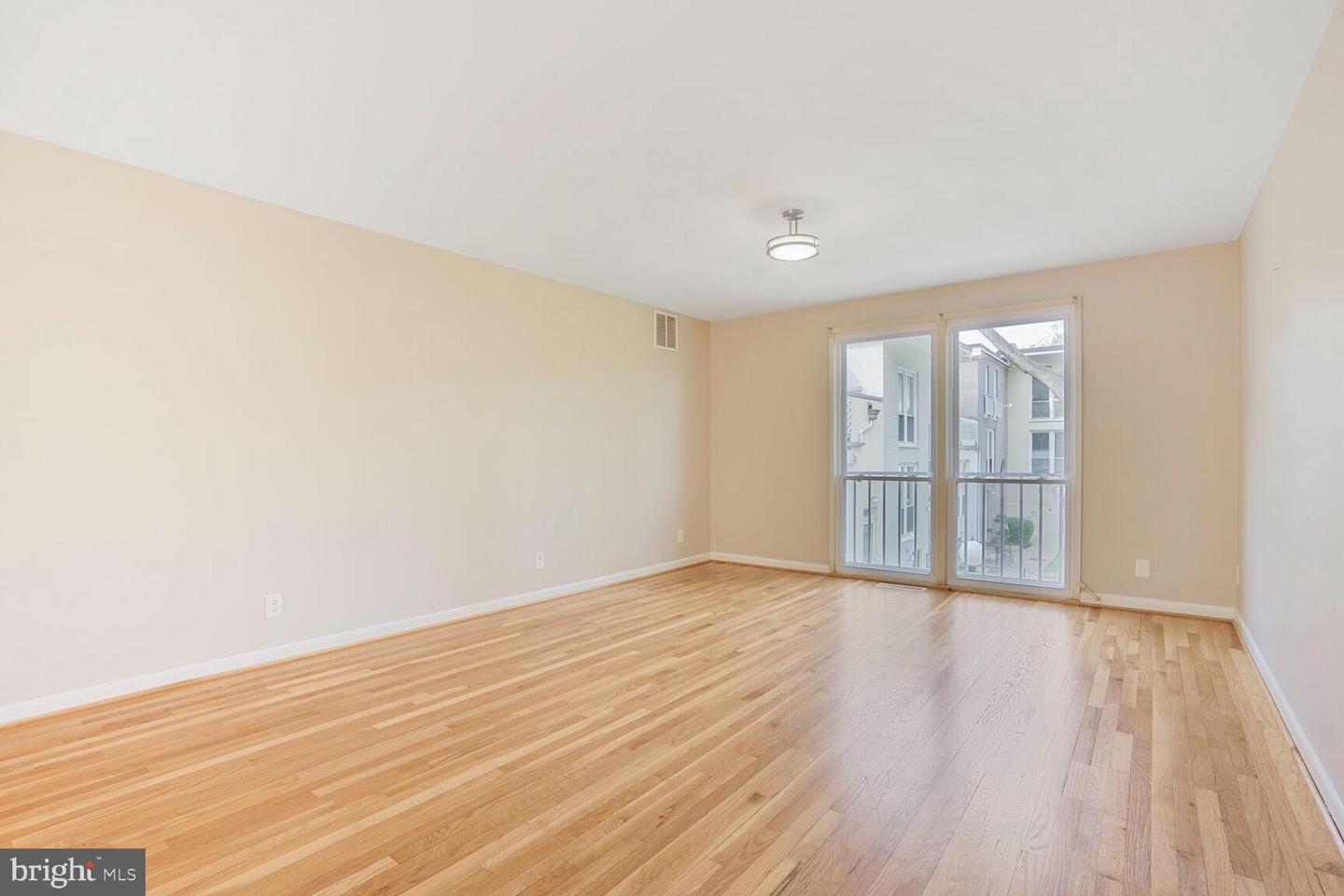 62 G ST SW #117, WASHINGTON, District Of Columbia 20024, 3 Bedrooms Bedrooms, ,2 BathroomsBathrooms,Residential,For sale,62 G ST SW #117,DCDC2194790 MLS # DCDC2194790