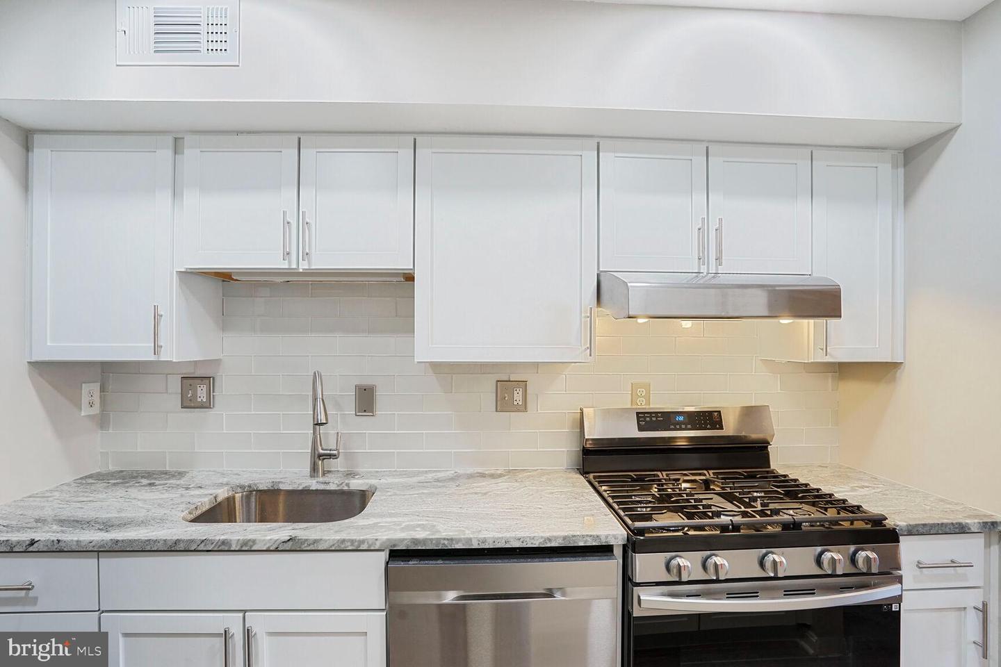 62 G ST SW #117, WASHINGTON, District Of Columbia 20024, 3 Bedrooms Bedrooms, ,2 BathroomsBathrooms,Residential,For sale,62 G ST SW #117,DCDC2194790 MLS # DCDC2194790