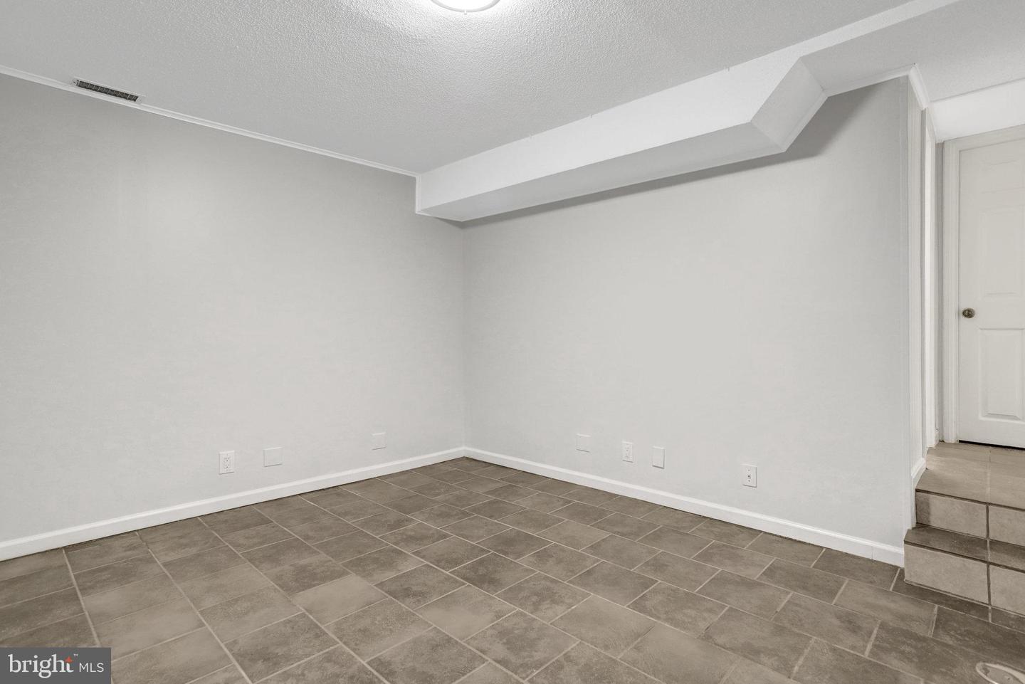 3004 S COLUMBUS ST S #A2, ARLINGTON, Virginia 22206, 2 Bedrooms Bedrooms, ,2 BathroomsBathrooms,Residential,For sale,3004 S COLUMBUS ST S #A2,VAAR2060310 MLS # VAAR2060310