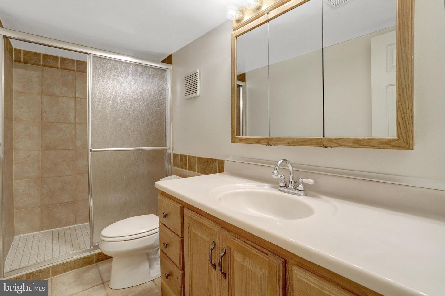 3004 S COLUMBUS ST S #A2, ARLINGTON, Virginia 22206, 2 Bedrooms Bedrooms, ,2 BathroomsBathrooms,Residential,For sale,3004 S COLUMBUS ST S #A2,VAAR2060310 MLS # VAAR2060310