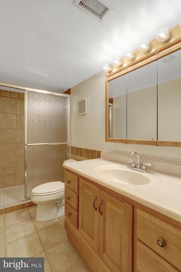 3004 S COLUMBUS ST S #A2, ARLINGTON, Virginia 22206, 2 Bedrooms Bedrooms, ,2 BathroomsBathrooms,Residential,For sale,3004 S COLUMBUS ST S #A2,VAAR2060310 MLS # VAAR2060310