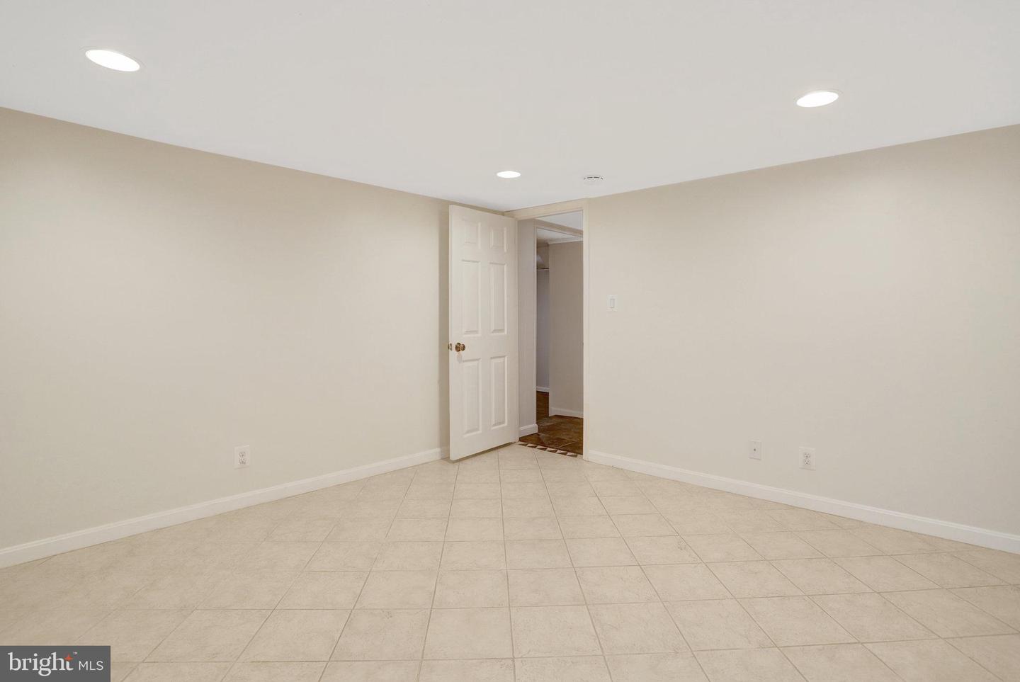 3004 S COLUMBUS ST S #A2, ARLINGTON, Virginia 22206, 2 Bedrooms Bedrooms, ,2 BathroomsBathrooms,Residential,For sale,3004 S COLUMBUS ST S #A2,VAAR2060310 MLS # VAAR2060310