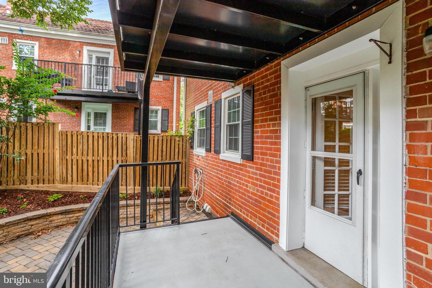 3004 S COLUMBUS ST S #A2, ARLINGTON, Virginia 22206, 2 Bedrooms Bedrooms, ,2 BathroomsBathrooms,Residential,For sale,3004 S COLUMBUS ST S #A2,VAAR2060310 MLS # VAAR2060310