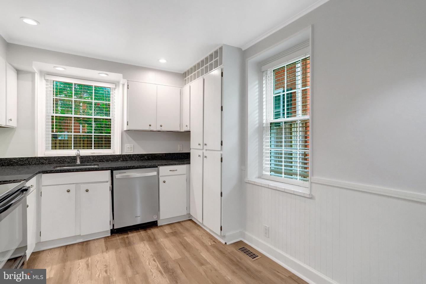 3004 S COLUMBUS ST S #A2, ARLINGTON, Virginia 22206, 2 Bedrooms Bedrooms, ,2 BathroomsBathrooms,Residential,For sale,3004 S COLUMBUS ST S #A2,VAAR2060310 MLS # VAAR2060310