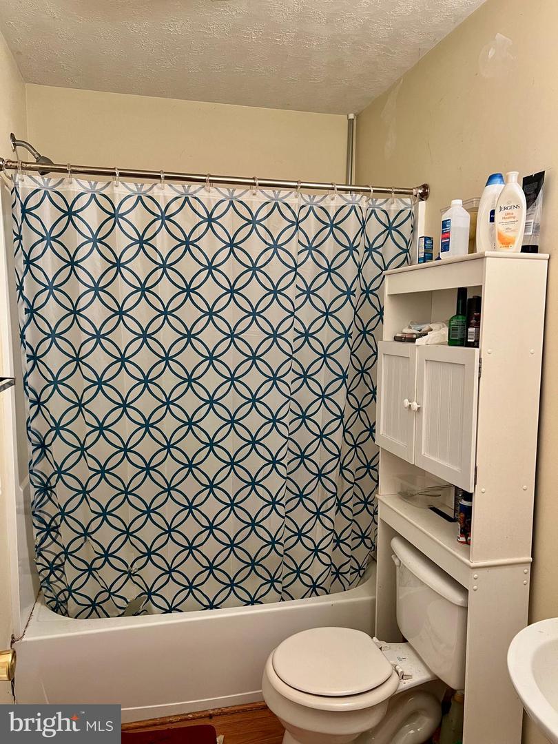 17034, 17030, 17046 LEE HWY, AMISSVILLE, Virginia 20106, 3 Bedrooms Bedrooms, ,3 BathroomsBathrooms,Residential,For sale,17034, 17030, 17046 LEE HWY,VACU2011098 MLS # VACU2011098
