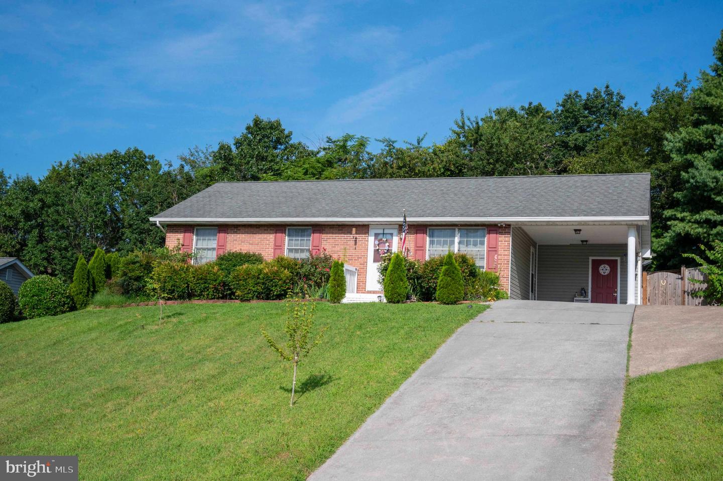 1197 KESLER RD, FRONT ROYAL, Virginia 22630, 3 Bedrooms Bedrooms, 8 Rooms Rooms,1 BathroomBathrooms,Residential,For sale,1197 KESLER RD,VAWR2011860 MLS # VAWR2011860