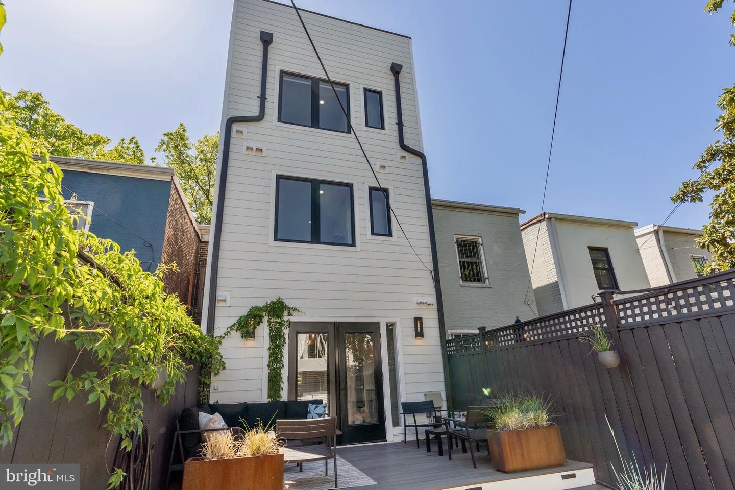 430 15TH ST SE, WASHINGTON, District Of Columbia 20003, 4 Bedrooms Bedrooms, ,4 BathroomsBathrooms,Residential,For sale,430 15TH ST SE,DCDC2213640 MLS # DCDC2213640