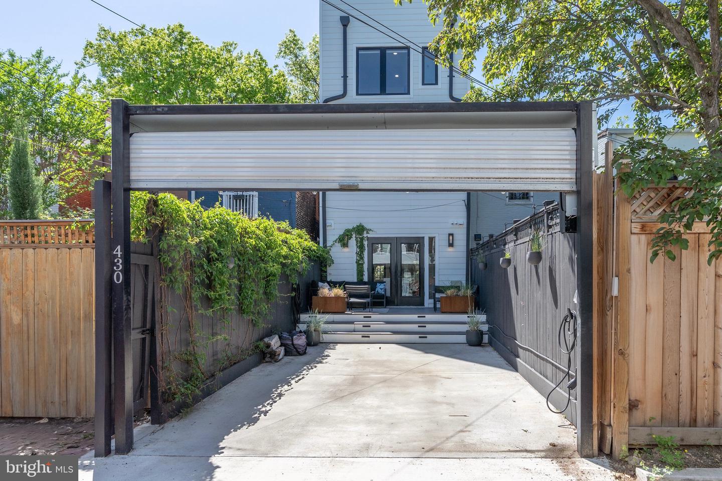 430 15TH ST SE, WASHINGTON, District Of Columbia 20003, 4 Bedrooms Bedrooms, ,4 BathroomsBathrooms,Residential,For sale,430 15TH ST SE,DCDC2213640 MLS # DCDC2213640