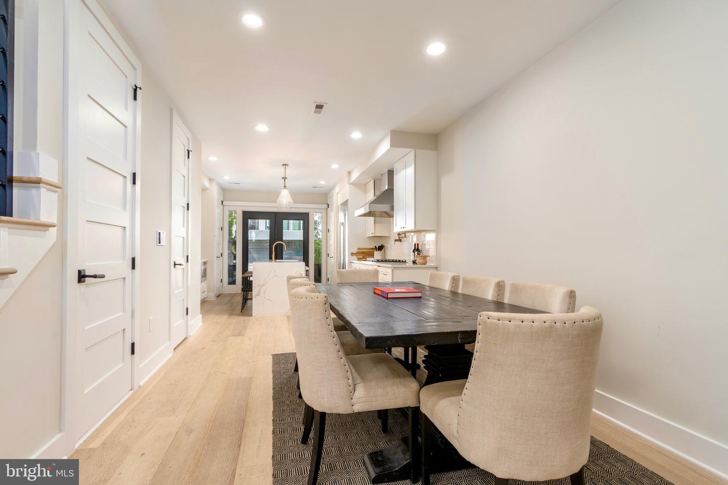 430 15TH ST SE, WASHINGTON, District Of Columbia 20003, 4 Bedrooms Bedrooms, ,4 BathroomsBathrooms,Residential,For sale,430 15TH ST SE,DCDC2213640 MLS # DCDC2213640