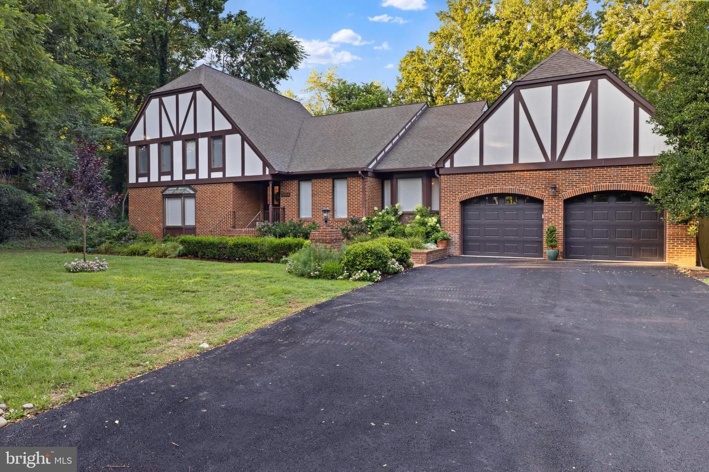 7054 IDYLWOOD RD, FALLS CHURCH, Virginia 22043, 7 Bedrooms Bedrooms, ,4 BathroomsBathrooms,Residential,For sale,7054 IDYLWOOD RD,VAFX2259710 MLS # VAFX2259710