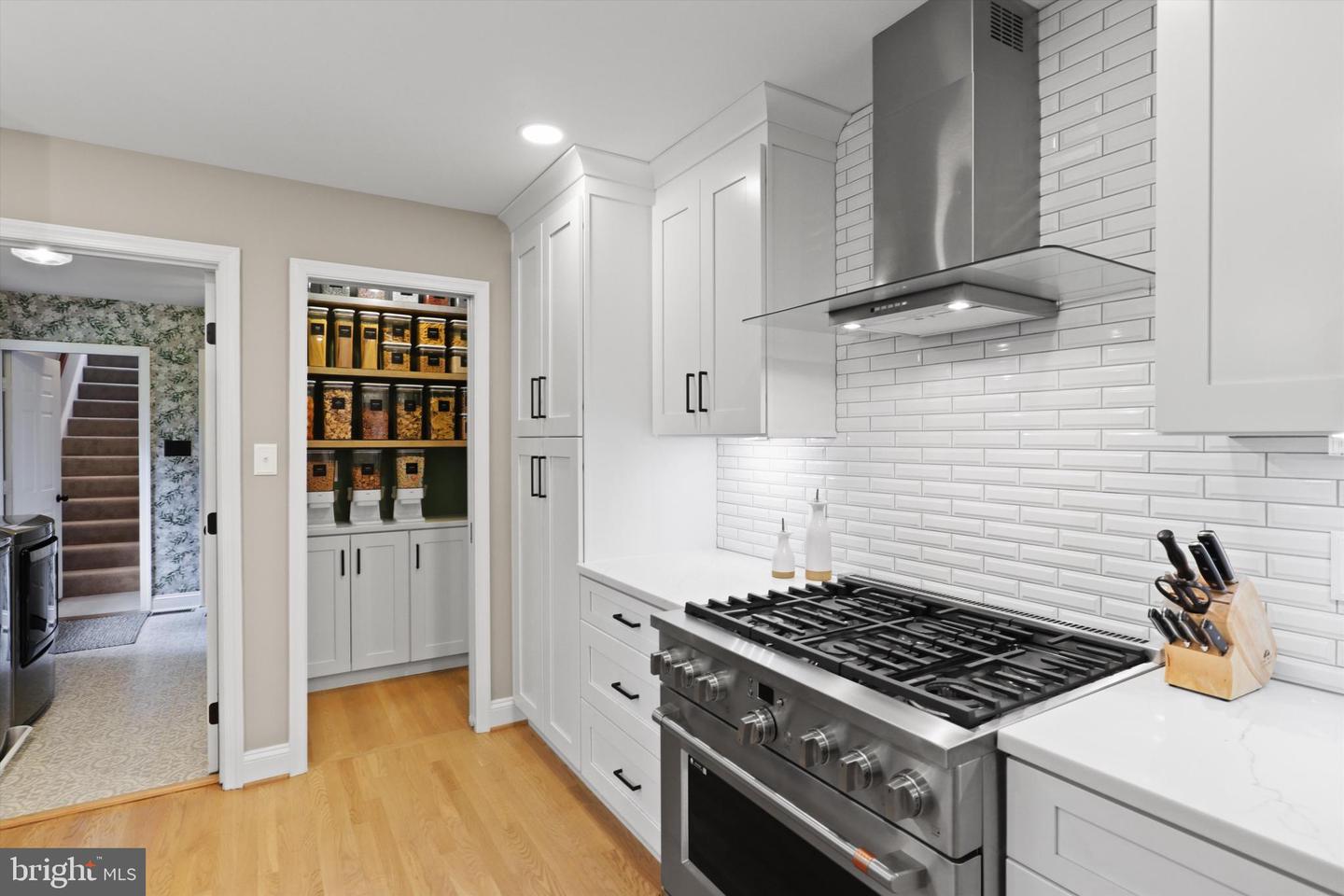 7054 IDYLWOOD RD, FALLS CHURCH, Virginia 22043, 7 Bedrooms Bedrooms, ,4 BathroomsBathrooms,Residential,For sale,7054 IDYLWOOD RD,VAFX2259710 MLS # VAFX2259710