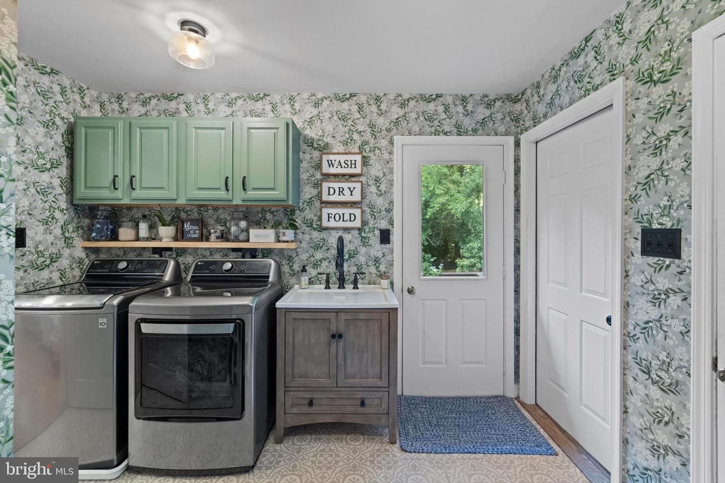 7054 IDYLWOOD RD, FALLS CHURCH, Virginia 22043, 7 Bedrooms Bedrooms, ,4 BathroomsBathrooms,Residential,For sale,7054 IDYLWOOD RD,VAFX2259710 MLS # VAFX2259710