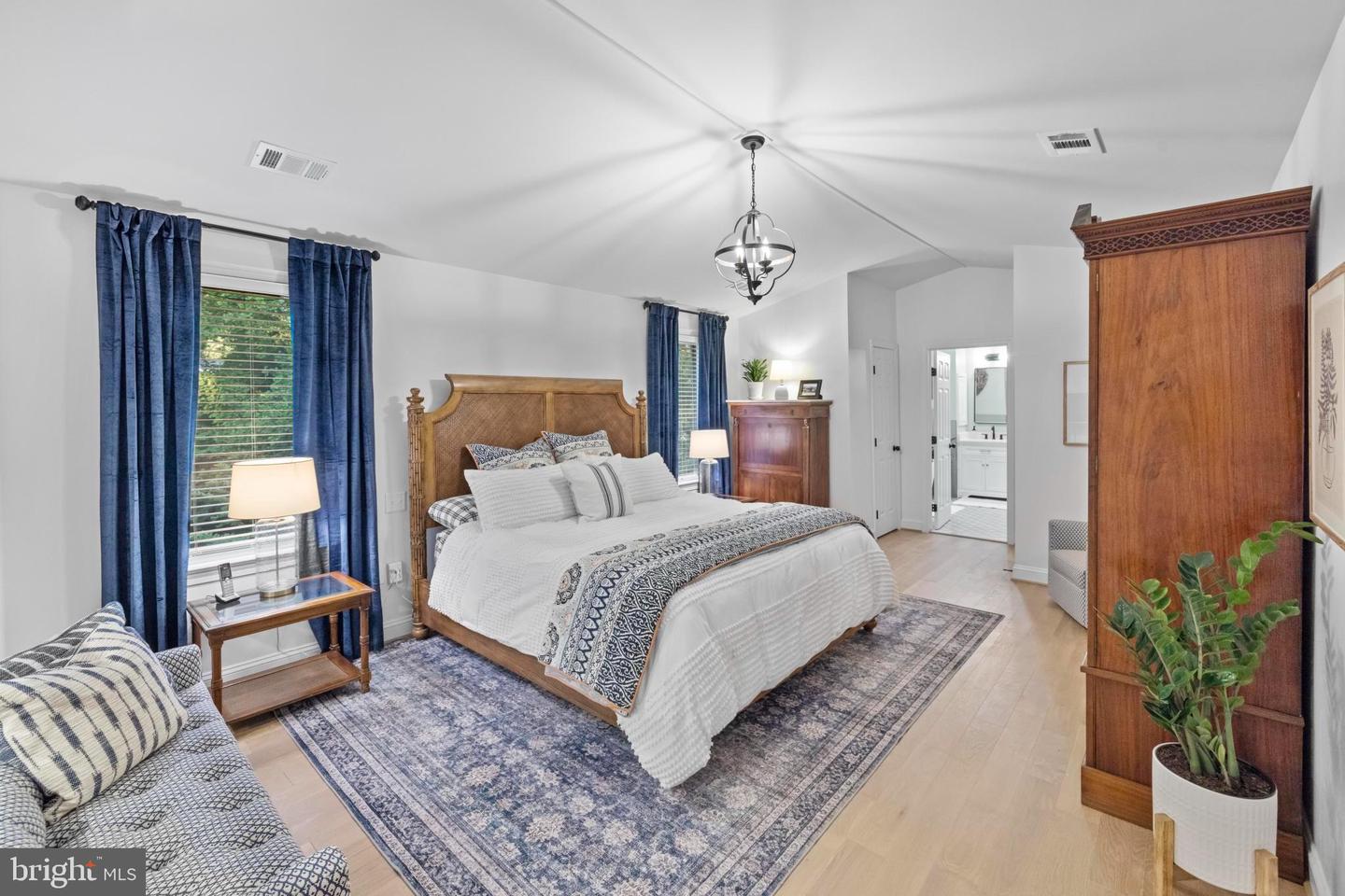 7054 IDYLWOOD RD, FALLS CHURCH, Virginia 22043, 7 Bedrooms Bedrooms, ,4 BathroomsBathrooms,Residential,For sale,7054 IDYLWOOD RD,VAFX2259710 MLS # VAFX2259710