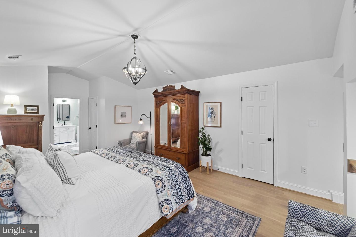 7054 IDYLWOOD RD, FALLS CHURCH, Virginia 22043, 7 Bedrooms Bedrooms, ,4 BathroomsBathrooms,Residential,For sale,7054 IDYLWOOD RD,VAFX2259710 MLS # VAFX2259710