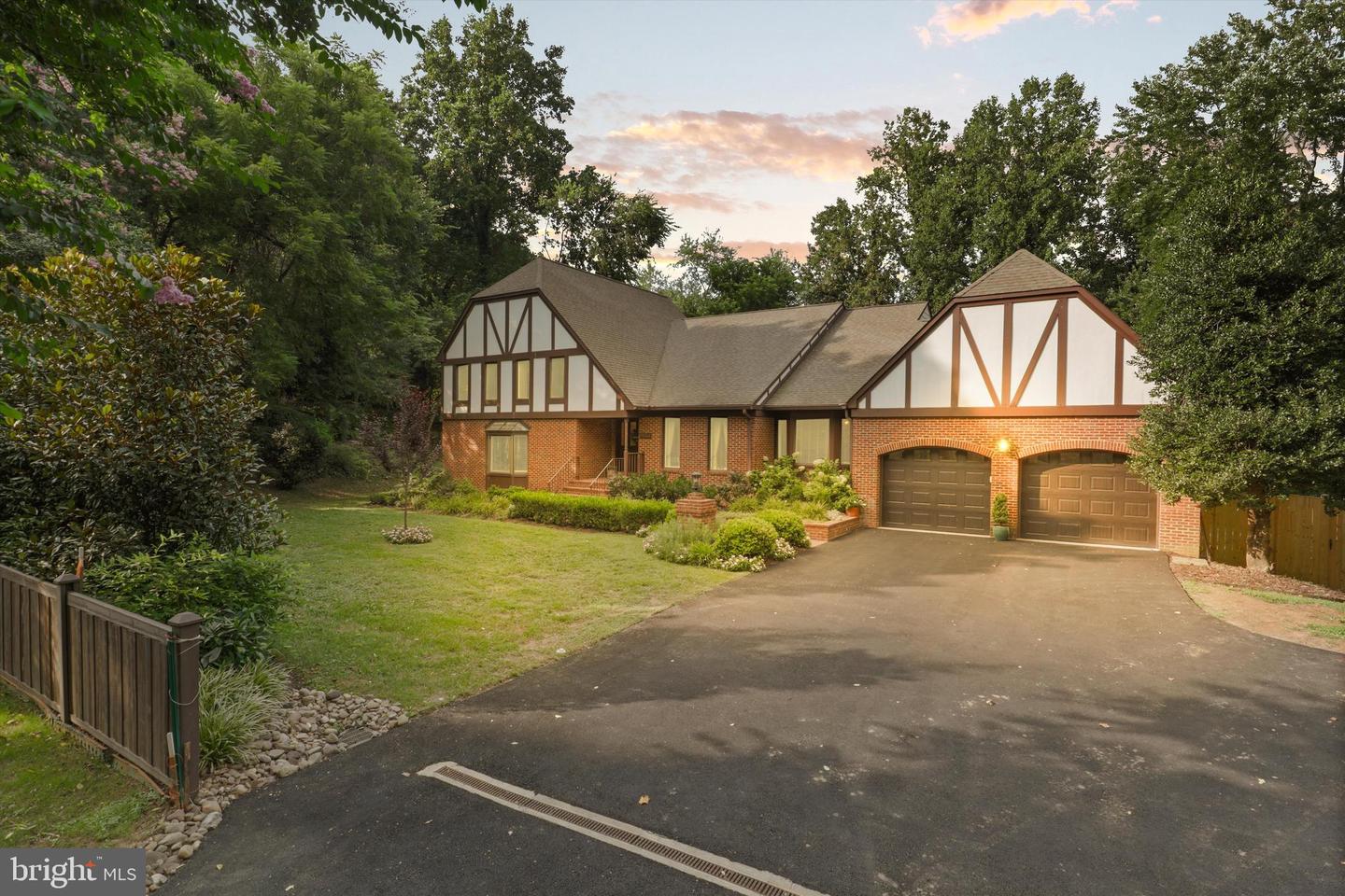 7054 IDYLWOOD RD, FALLS CHURCH, Virginia 22043, 7 Bedrooms Bedrooms, ,4 BathroomsBathrooms,Residential,For sale,7054 IDYLWOOD RD,VAFX2259710 MLS # VAFX2259710
