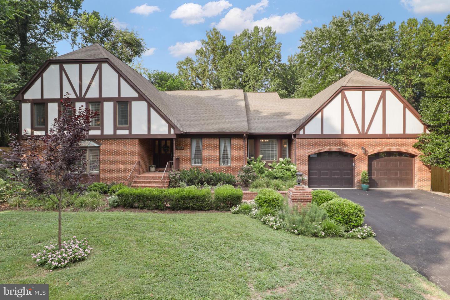 7054 IDYLWOOD RD, FALLS CHURCH, Virginia 22043, 7 Bedrooms Bedrooms, ,4 BathroomsBathrooms,Residential,For sale,7054 IDYLWOOD RD,VAFX2259710 MLS # VAFX2259710