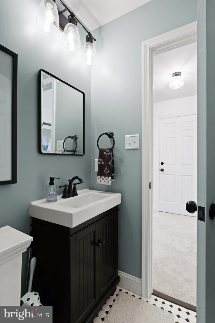 7054 IDYLWOOD RD, FALLS CHURCH, Virginia 22043, 7 Bedrooms Bedrooms, ,4 BathroomsBathrooms,Residential,For sale,7054 IDYLWOOD RD,VAFX2259710 MLS # VAFX2259710