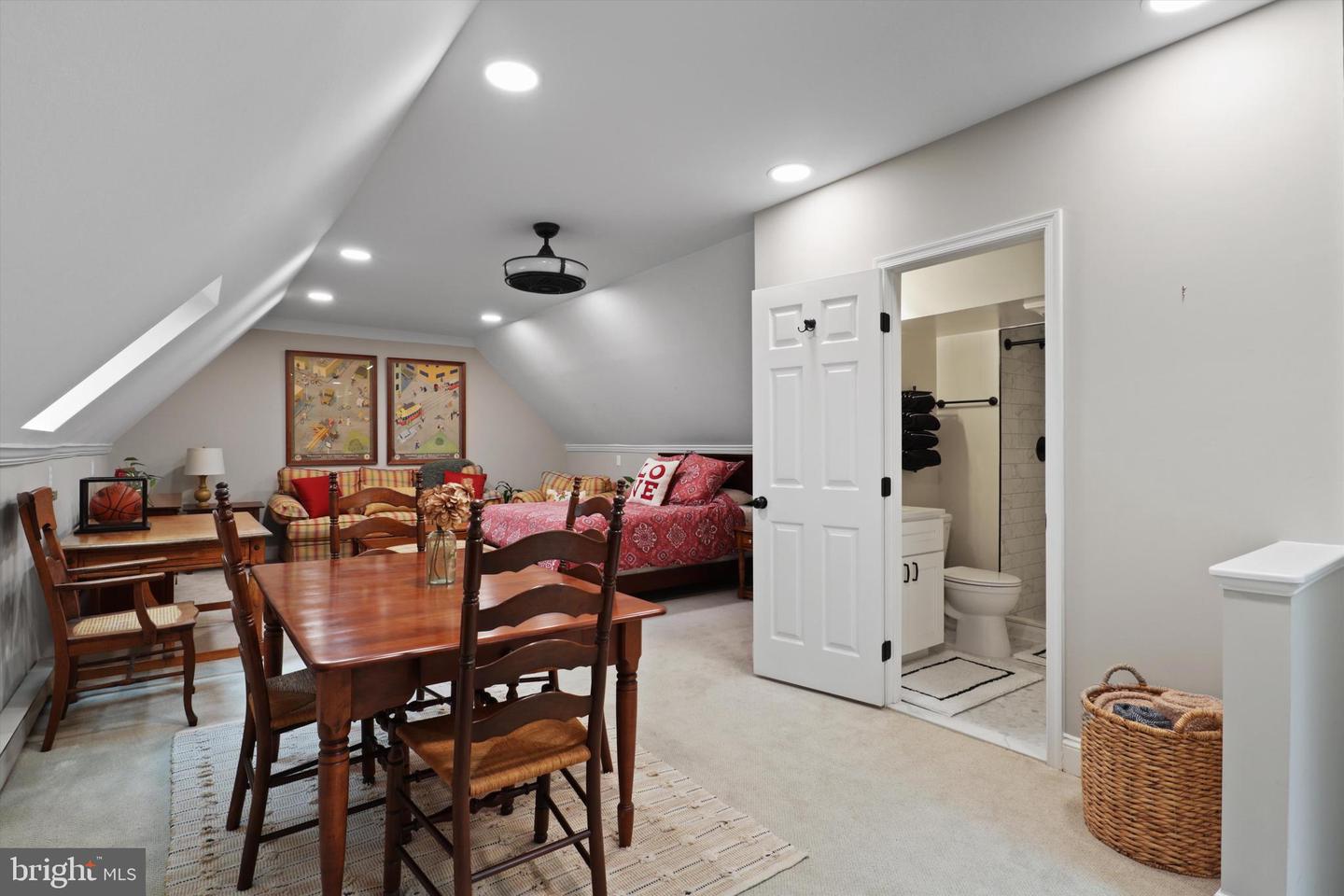 7054 IDYLWOOD RD, FALLS CHURCH, Virginia 22043, 7 Bedrooms Bedrooms, ,4 BathroomsBathrooms,Residential,For sale,7054 IDYLWOOD RD,VAFX2259710 MLS # VAFX2259710