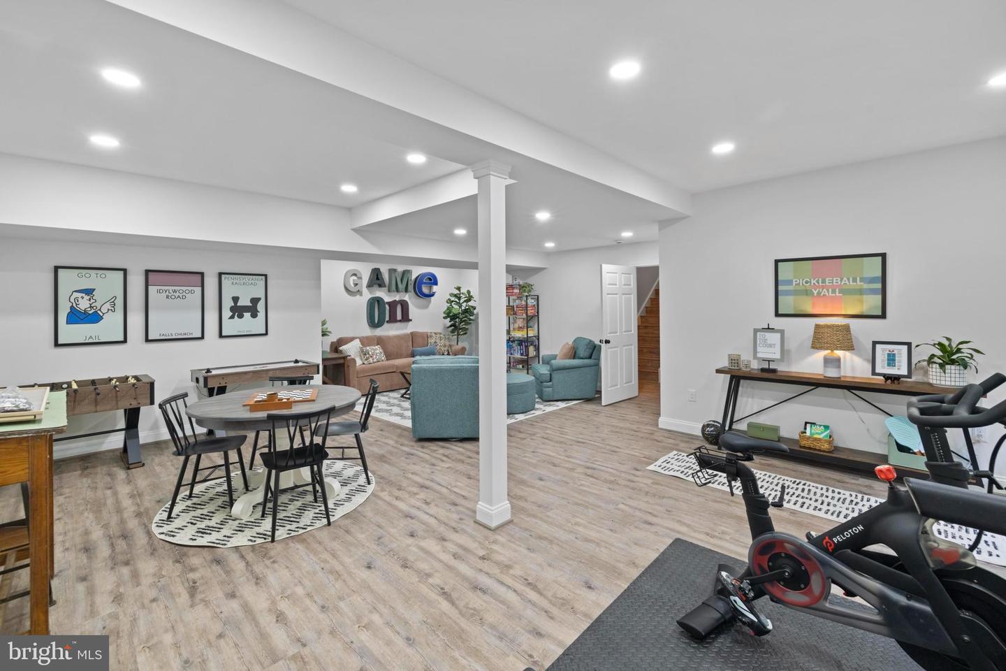 7054 IDYLWOOD RD, FALLS CHURCH, Virginia 22043, 7 Bedrooms Bedrooms, ,4 BathroomsBathrooms,Residential,For sale,7054 IDYLWOOD RD,VAFX2259710 MLS # VAFX2259710