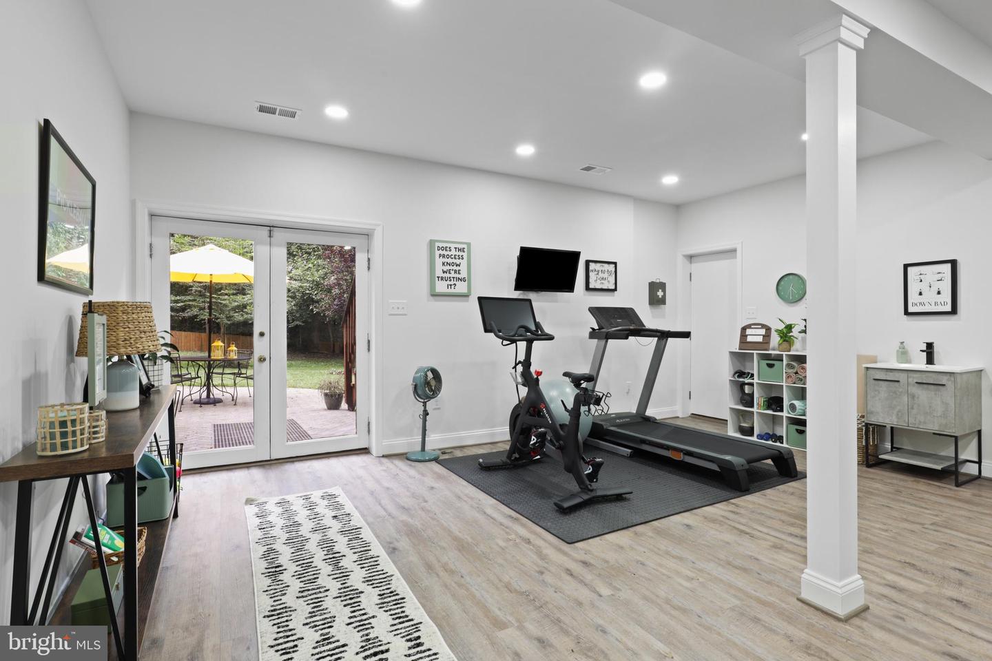 7054 IDYLWOOD RD, FALLS CHURCH, Virginia 22043, 7 Bedrooms Bedrooms, ,4 BathroomsBathrooms,Residential,For sale,7054 IDYLWOOD RD,VAFX2259710 MLS # VAFX2259710