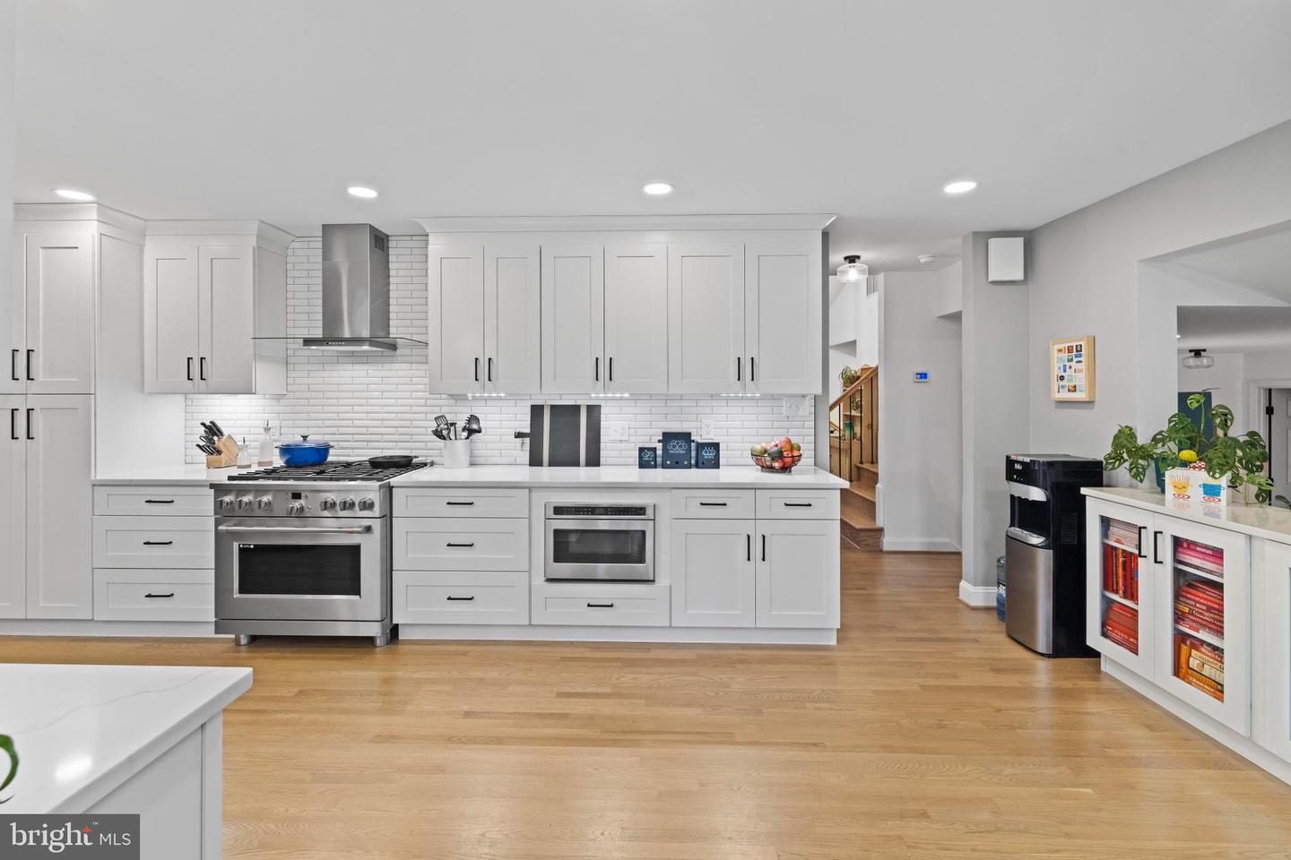 7054 IDYLWOOD RD, FALLS CHURCH, Virginia 22043, 7 Bedrooms Bedrooms, ,4 BathroomsBathrooms,Residential,For sale,7054 IDYLWOOD RD,VAFX2259710 MLS # VAFX2259710