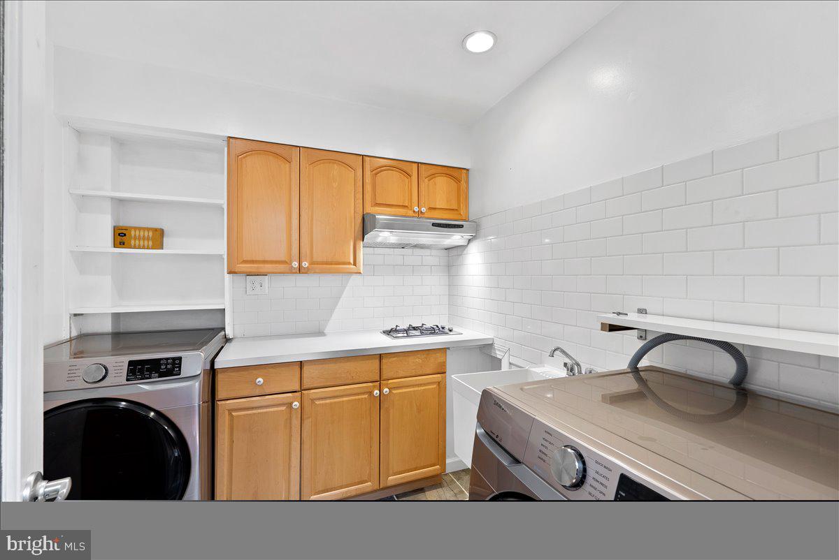 7029 OLD DOMINION DR, MCLEAN, Virginia 22101, 6 Bedrooms Bedrooms, ,3 BathroomsBathrooms,Residential,For sale,7029 OLD DOMINION DR,VAFX2261770 MLS # VAFX2261770